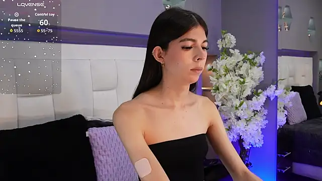 Snapshot of CuteAri chatting on 11.02.25 CuteAri online show from 11.02.25