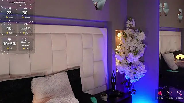 Snapshot of CuteAri chatting on 11.16.25 CuteAri online show from 11.16.25