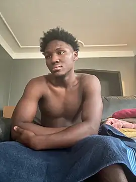 Snapshot of Festivitiesking1 chatting on 10.06.25 Festivitiesking1 online show from 10.06.25