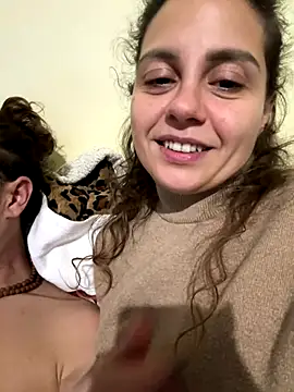 Snapshot of ItalianiMuli chatting on 11.17.25 ItalianiMuli online show from 11.17.25