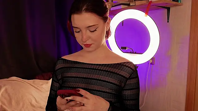 Snapshot of LisaVamp chatting on 11.29.25 LisaVamp online show from 11.29.25