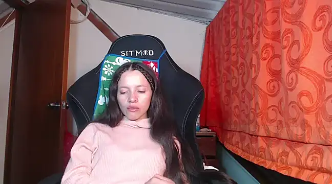 Snapshot of sweetdam12 chatting on 12.28.24 sweetdam12 online show from 12.28.24