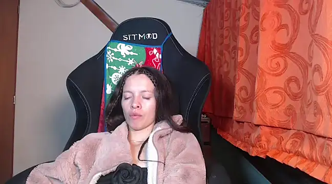 Snapshot of sweetdam12 chatting on 12.28.24 sweetdam12 online show from 12.28.24