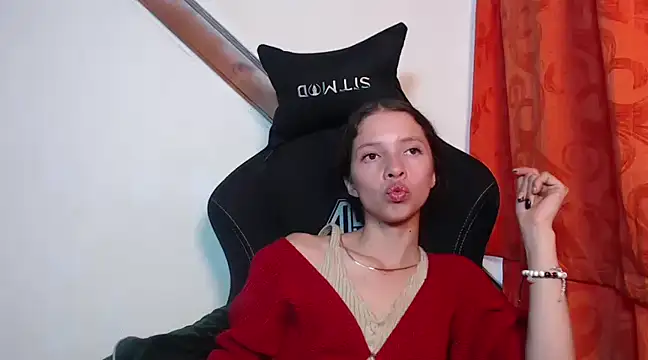 Snapshot of sweetdam12 chatting on 02.06.25 sweetdam12 online show from 02.06.25