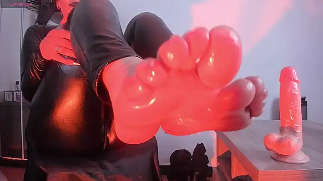 Snapshot of Molenna_queenn chatting on 12.12.24 Molenna queenn online show from 12.12.24