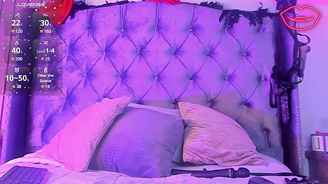 Snapshot of Molenna_queenn chatting on 12.12.24 Molenna queenn online show from 12.12.24