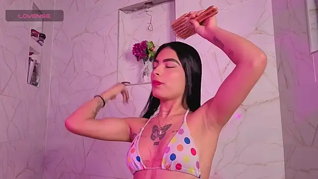 Snapshot of Dolcee_zoe chatting on 11.22.25 Dolcee zoe online show from 11.22.25