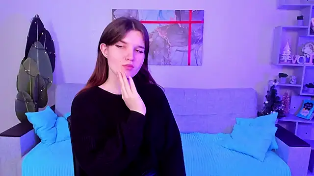 Snapshot of BonneyLove chatting on 12.19.24 BonneyLove online show from 12.19.24