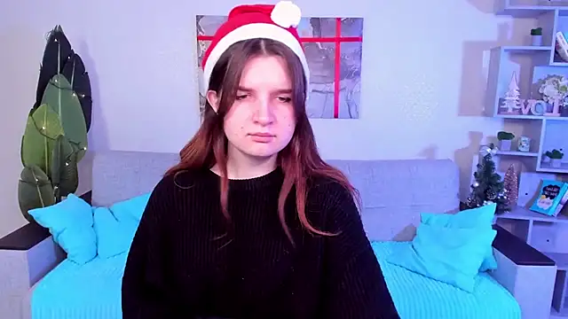 Snapshot of BonneyLove chatting on 12.19.24 BonneyLove online show from 12.19.24