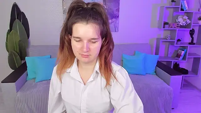 Snapshot of BonneyLove chatting on 09.11.25 BonneyLove online show from 09.11.25