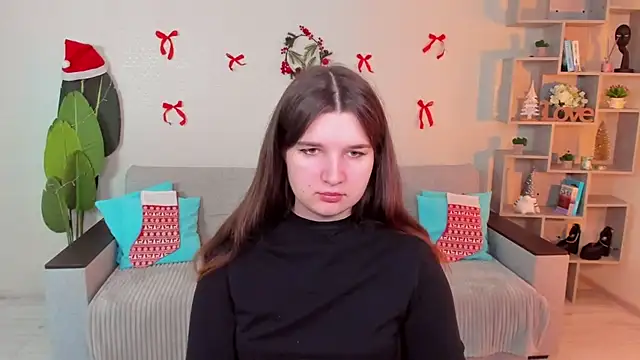 Snapshot of BonneyLove chatting on 12.16.25 BonneyLove online show from 12.16.25