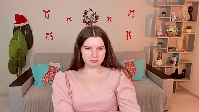 Snapshot of BonneyLove chatting on 12.22.25 BonneyLove online show from 12.22.25