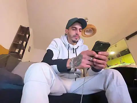 Snapshot of Rebeu313 chatting on 12.26.24 Rebeu313 online show from 12.26.24