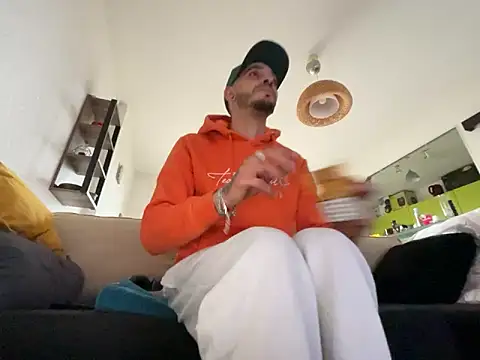 Snapshot of Rebeu313 chatting on 01.03.25 Rebeu313 online show from 01.03.25