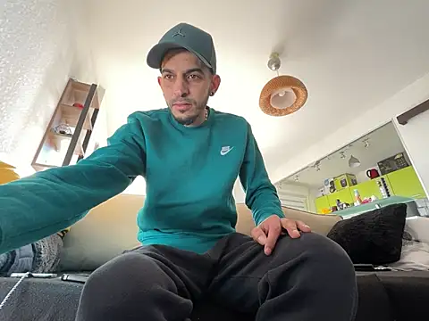 Snapshot of Rebeu313 chatting on 01.07.25 Rebeu313 online show from 01.07.25