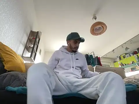 Snapshot of Rebeu313 chatting on 01.16.25 Rebeu313 online show from 01.16.25