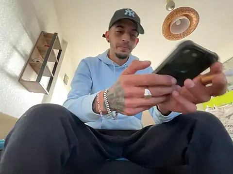 Snapshot of Rebeu313 chatting on 03.12.25 Rebeu313 online show from 03.12.25