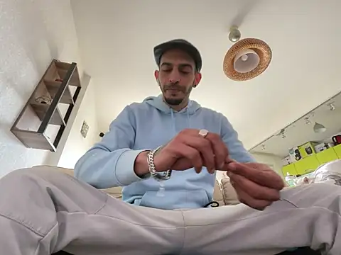 Snapshot of Rebeu313 chatting on 03.13.25 Rebeu313 online show from 03.13.25