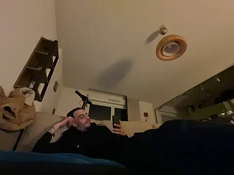 Snapshot of Rebeu313 chatting on 03.16.25 Rebeu313 online show from 03.16.25