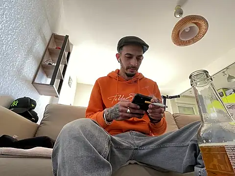 Snapshot of Rebeu313 chatting on 03.19.25 Rebeu313 online show from 03.19.25