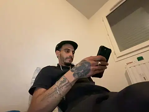 Snapshot of Rebeu313 chatting on 10.16.25 Rebeu313 online show from 10.16.25