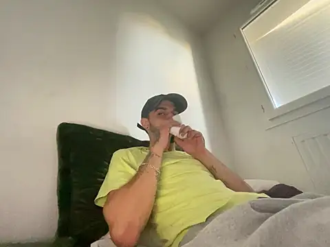 Snapshot of Rebeu313 chatting on 01.15.26 Rebeu313 online show from 01.15.26