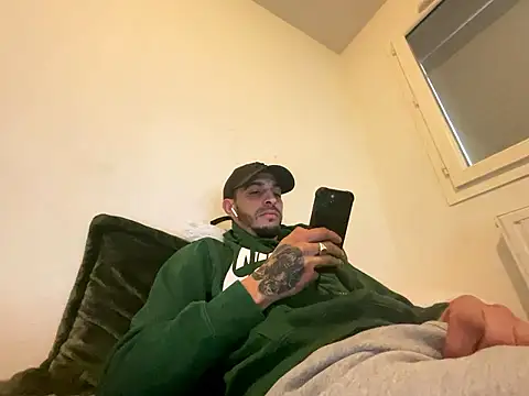 Snapshot of Rebeu313 chatting on 01.17.26 Rebeu313 online show from 01.17.26