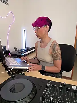 MiaMorgan  online show from 04.21.26