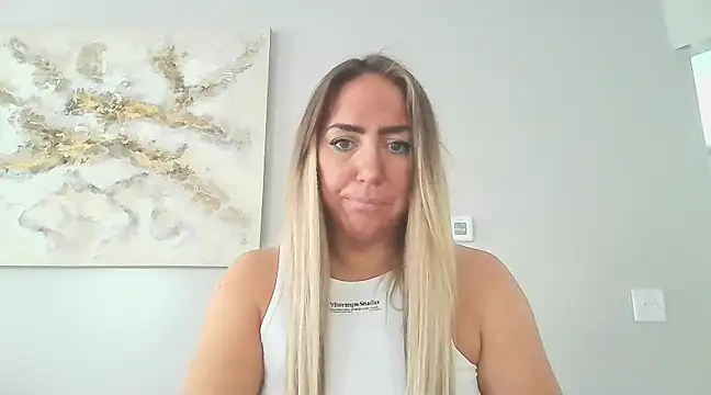 Snapshot of sunshinekisses chatting on 03.01.25 sunshinekisses online show from 03.01.25