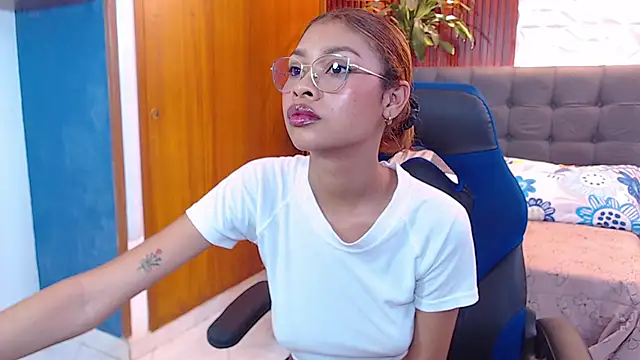 Snapshot of Perla_prg chatting on 03.20.25 Perla prg online show from 03.20.25