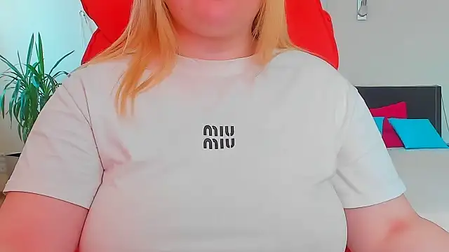 Snapshot of Doliss chatting on 09.13.25 Doliss online show from 09.13.25