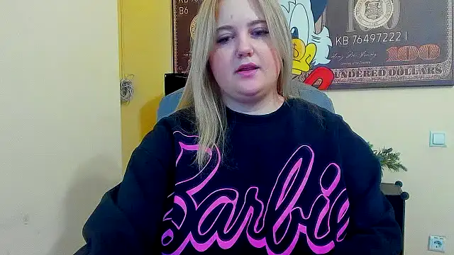 Snapshot of Doliss chatting on 10.02.25 Doliss online show from 10.02.25