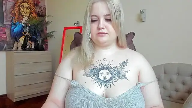 Snapshot of Doliss chatting on 10.07.25 Doliss online show from 10.07.25