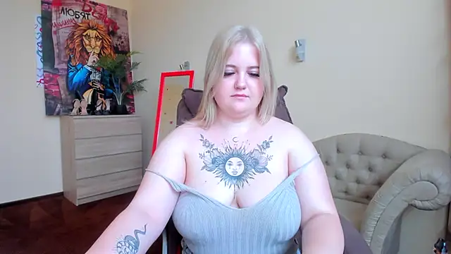 Snapshot of Doliss chatting on 10.09.25 Doliss online show from 10.09.25