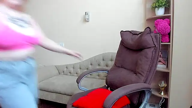 Snapshot of Doliss chatting on 11.09.25 Doliss online show from 11.09.25