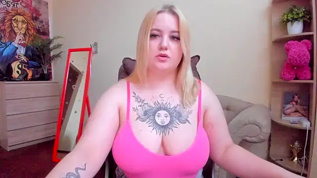 Snapshot of Doliss chatting on 11.16.25 Doliss online show from 11.16.25