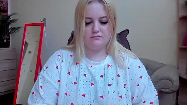 Snapshot of Doliss chatting on 11.19.25 Doliss online show from 11.19.25