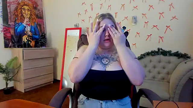 Snapshot of Doliss chatting on 12.14.25 Doliss online show from 12.14.25