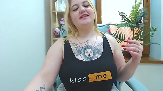 Snapshot of Doliss chatting on 02.26.26 Doliss online show from 02.26.26