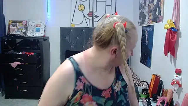 Snapshot of emperabigbootybigass chatting on 05.11.26 emperabigbootybigass online show from 05.11.26
