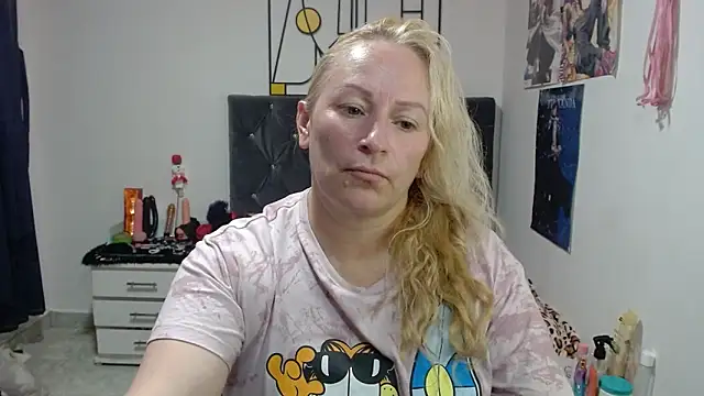Snapshot of emperabigbootybigass chatting on 05.21.26 emperabigbootybigass online show from 05.21.26