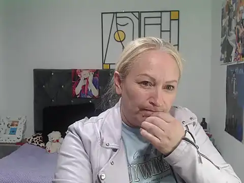 Snapshot of emperabigbootybigass chatting on 06.19.26 emperabigbootybigass online show from 06.19.26