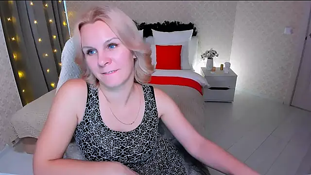 Louisa Bay online show from 12.30.24