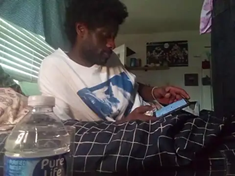 Snapshot of DevinToore chatting on 02.25.26 DevinToore online show from 02.25.26