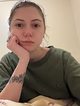 Snapshot of emilycoco chatting on 02.20.26 emilycoco online show from 02.20.26