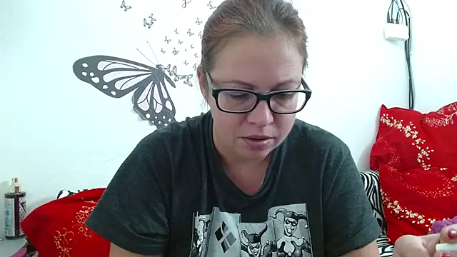 LadyHellene online show from 11.15.25