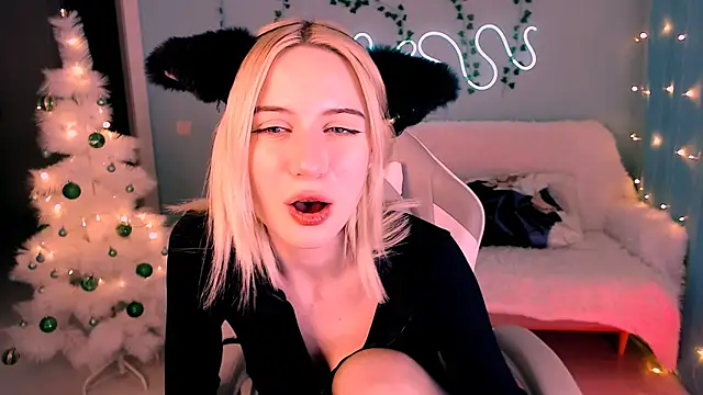 Snapshot of Sweet_Richal chatting on 12.15.24 Sweet Richal online show from 12.15.24