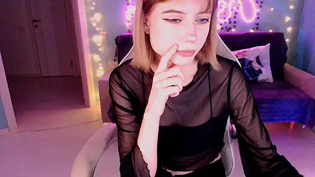 Snapshot of Sweet_Richal chatting on 10.16.25 Sweet Richal online show from 10.16.25