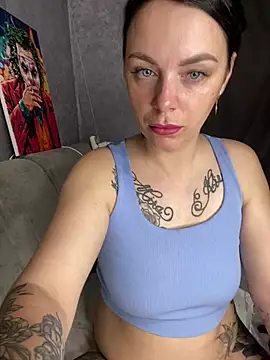 Lola Hale online show from 06.12.26