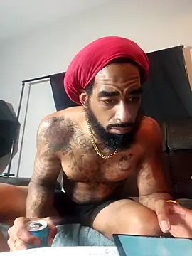 Snapshot of FragrantWind5 chatting on 11.18.25 FragrantWind5 online show from 11.18.25